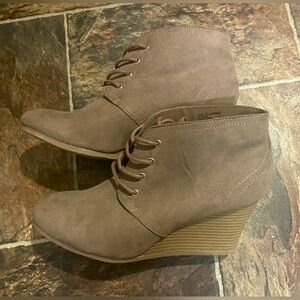 Arizona Suede Wedge Boots